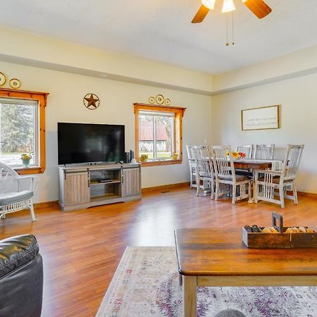 Hocking Hills Hideaway With Hot Tub And Fire Pit! Villa Лоуган Екстериор снимка