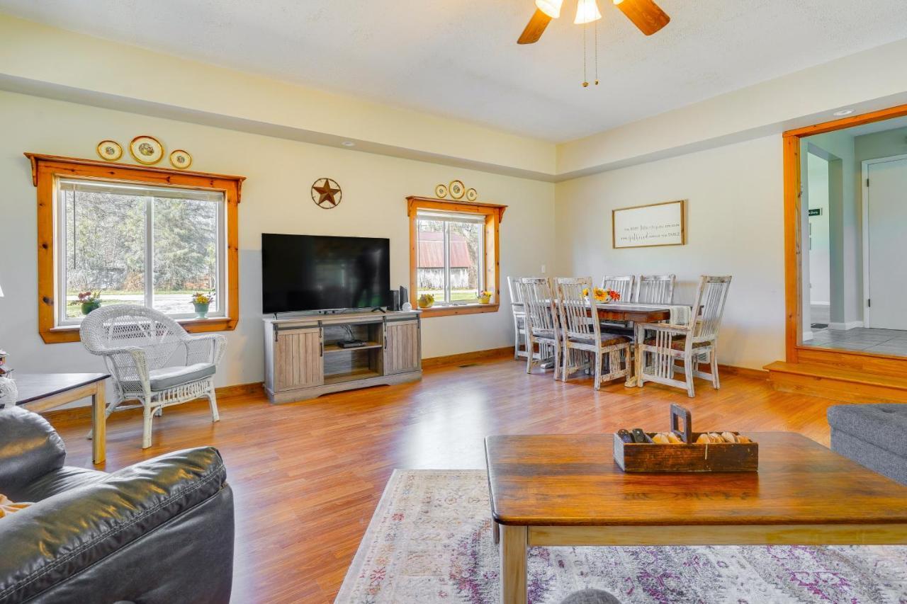 Hocking Hills Hideaway With Hot Tub And Fire Pit! Villa Лоуган Екстериор снимка