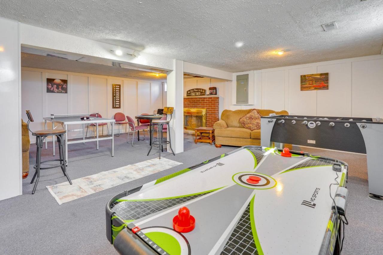 Hocking Hills Hideaway With Hot Tub And Fire Pit! Villa Лоуган Екстериор снимка