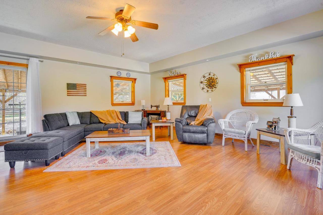 Hocking Hills Hideaway With Hot Tub And Fire Pit! Villa Лоуган Екстериор снимка