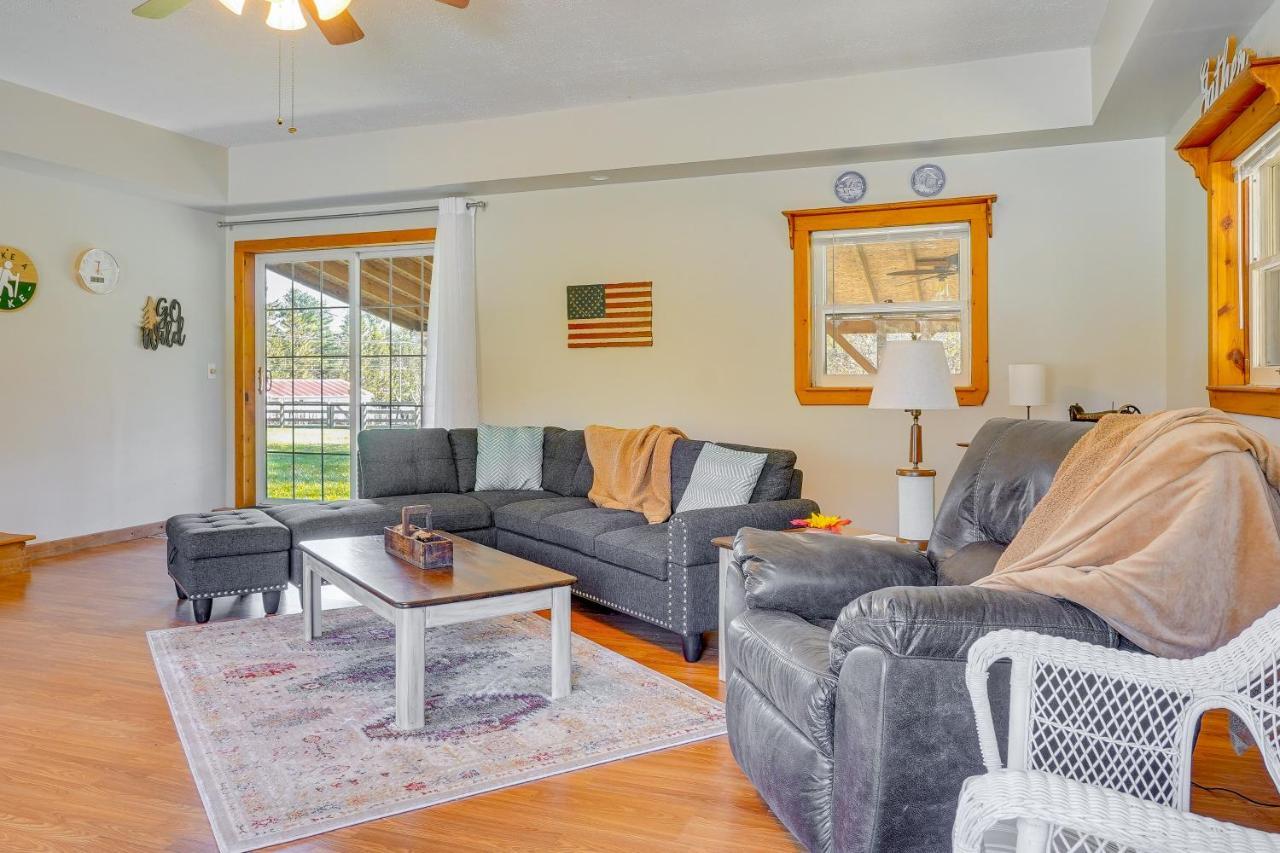 Hocking Hills Hideaway With Hot Tub And Fire Pit! Villa Лоуган Екстериор снимка
