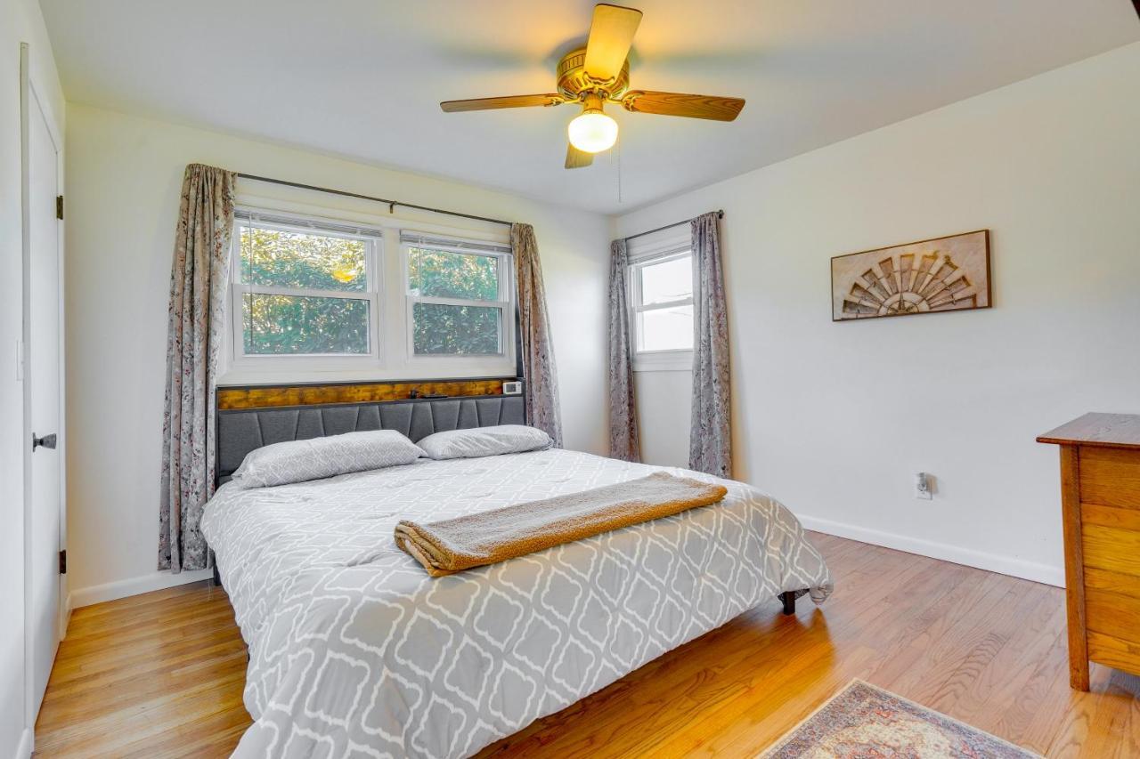 Hocking Hills Hideaway With Hot Tub And Fire Pit! Villa Лоуган Екстериор снимка