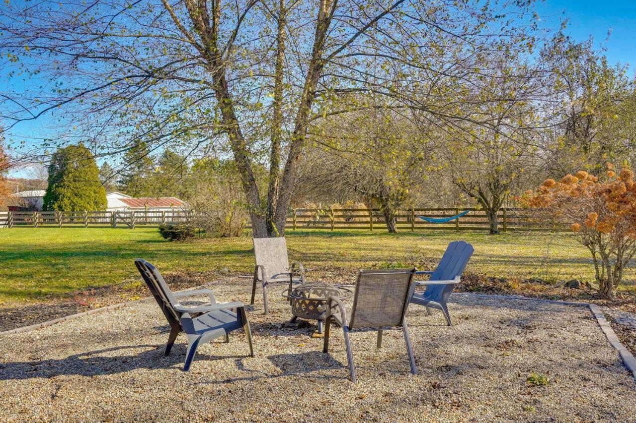 Hocking Hills Hideaway With Hot Tub And Fire Pit! Villa Лоуган Екстериор снимка